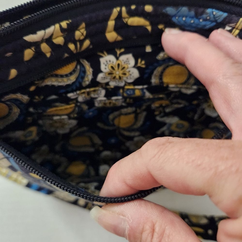 Retired 2012 Vera Bradley, Ellie Blue, Crossbody Hipster Bag. Zippers/Pockets. - Picture 7 of 8